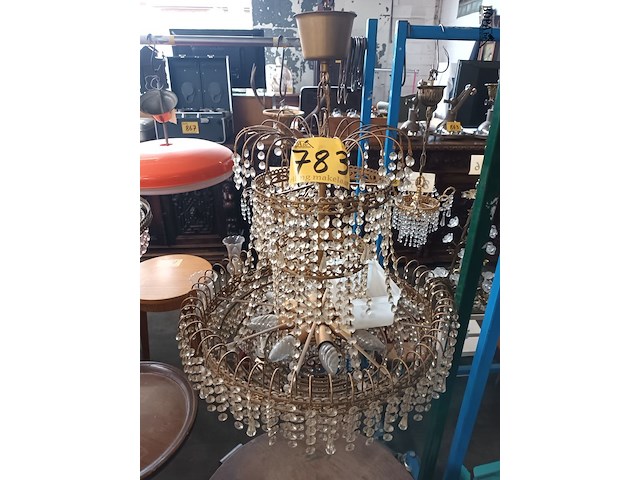 Lot 783 - luster in stras kristallen - afbeelding 1 van  1