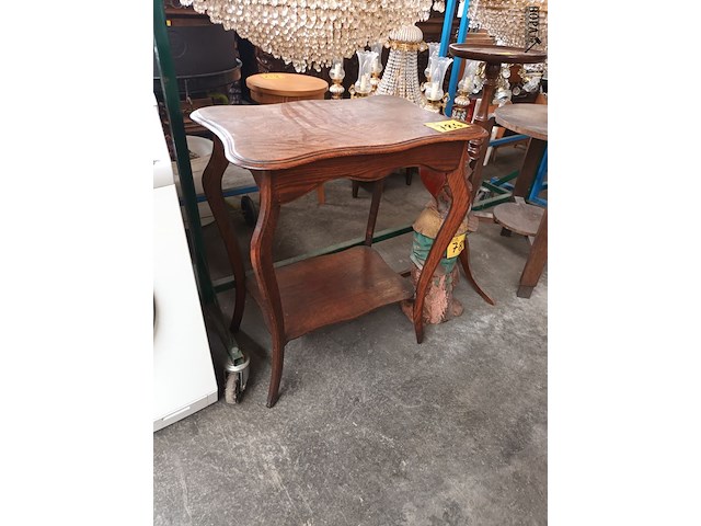 Lot 784 - bijzettafeltje - afbeelding 1 van  3