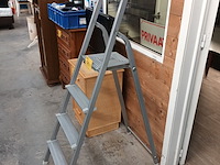 Lot 79 - aluminium trapladder - afbeelding 1 van  3