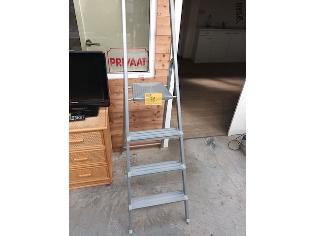 Lot 79 - aluminium trapladder - afbeelding 3 van  3