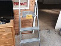 Lot 79 - aluminium trapladder - afbeelding 3 van  3