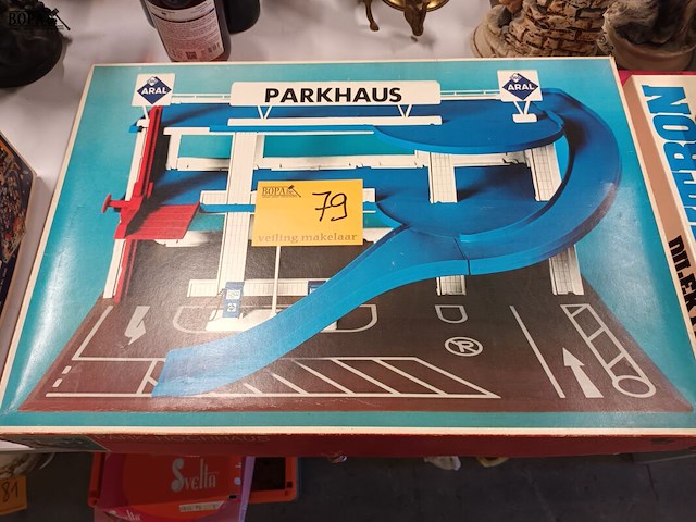 Lot 79 - big parkhaus autobaan - afbeelding 1 van  8