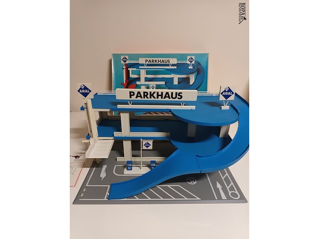 Lot 79 - big parkhaus autobaan - afbeelding 3 van  8
