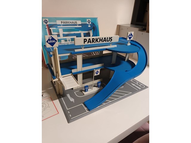 Lot 79 - big parkhaus autobaan - afbeelding 6 van  8