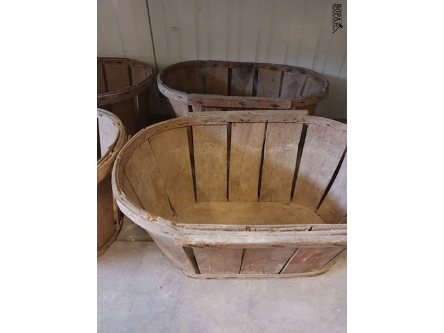 Lot 79 - brocante fruitmand. 4 stuks - afbeelding 3 van  3