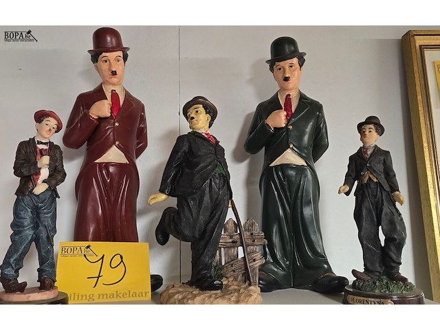Lot 79 - charlie chaplin beeldjes 5 stuks - afbeelding 1 van  6