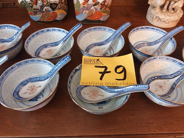 Lot 79 - chinees porselein. 10 stuks - afbeelding 7 van  7