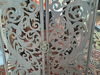 Lot 79 - duo decoratieve metalen framen - ideaal voor wanddecoratie - afbeelding 1 van  1
