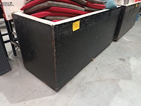 Lot 79 - houten bak met deksel - afbeelding 1 van  3