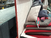 Lot 79 - houten bak met deksel - afbeelding 2 van  3