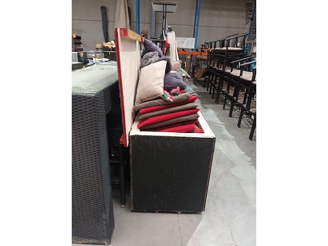 Lot 79 - houten bak met deksel - afbeelding 3 van  3