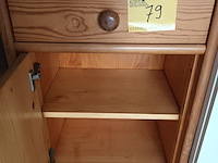Lot 79 - houten bijzetkastje - afbeelding 2 van  3