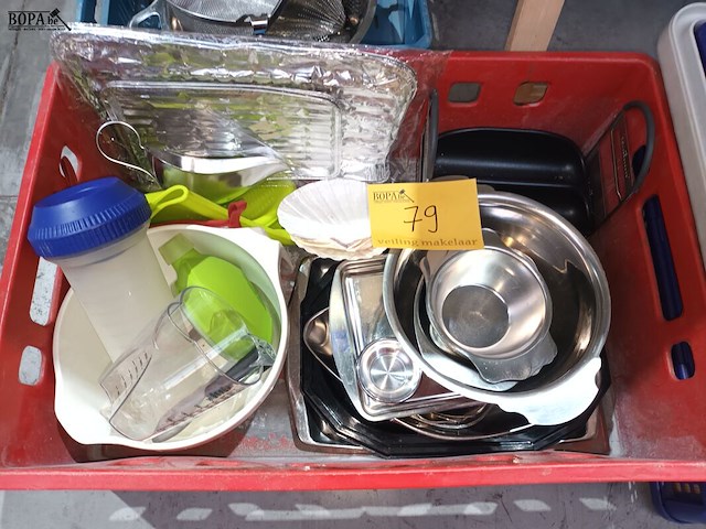 Lot 79 - huisraad. 1 bak - afbeelding 1 van  4