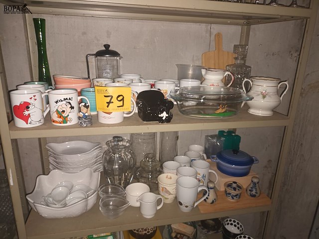 Lot 79 - keukengerei en huisraad. inhoud rek - afbeelding 3 van  5