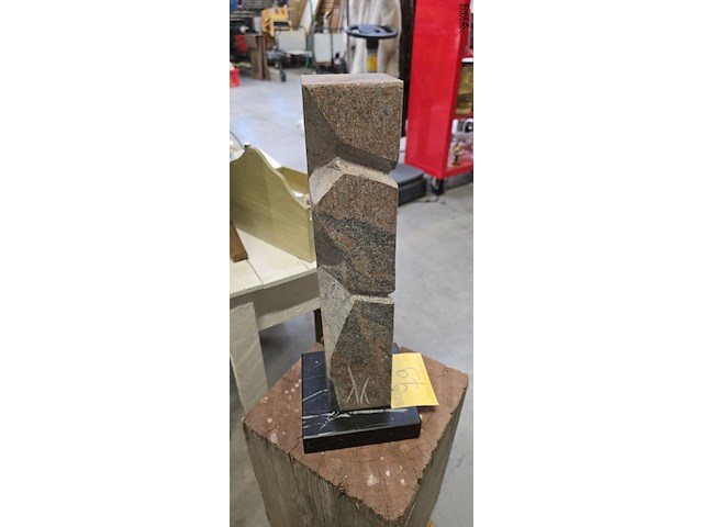 Lot 79 - kubistisch figuur van kunstenaar marc verdoodt - afbeelding 2 van  3