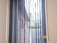 Lot 79 - lamellen gordijn luxaflex. 4 stuks - afbeelding 1 van  3