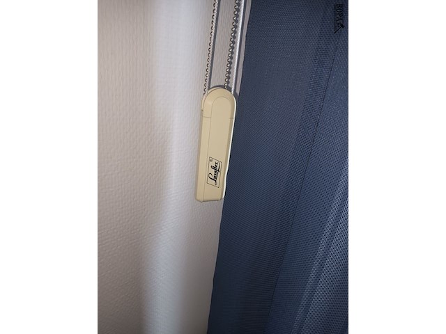 Lot 79 - lamellen gordijn luxaflex. 4 stuks - afbeelding 3 van  3