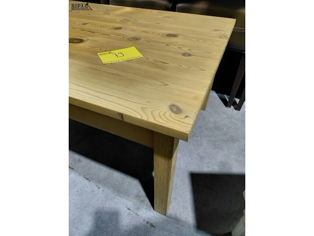 Lot 79 - lichtgrenen salontafel - afbeelding 2 van  3