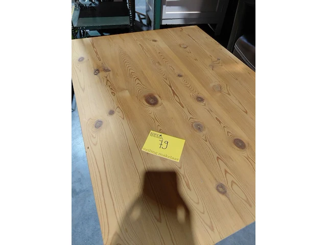 Lot 79 - lichtgrenen salontafel - afbeelding 3 van  3