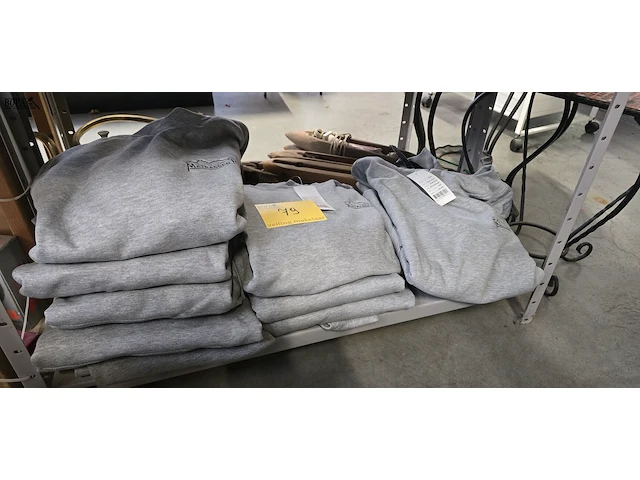 Lot 79 - lot classic hoody's - afbeelding 1 van  2