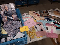 Lot 79 - lot dameskledij - afbeelding 1 van  5