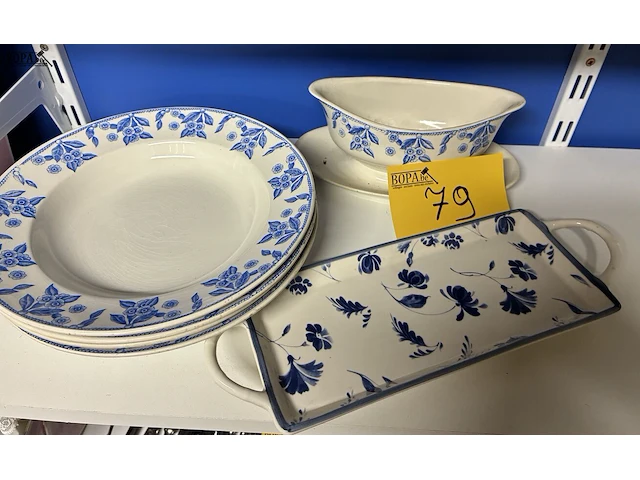 Lot 79 - lot keramiek met stempel - afbeelding 1 van  7
