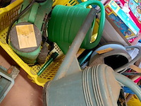 Lot 79 - lot tuingereedschap: drukspuit aveve: spuitfles, strooiwagen - afbeelding 2 van  4