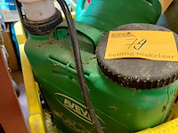 Lot 79 - lot tuingereedschap: drukspuit aveve: spuitfles, strooiwagen - afbeelding 3 van  4