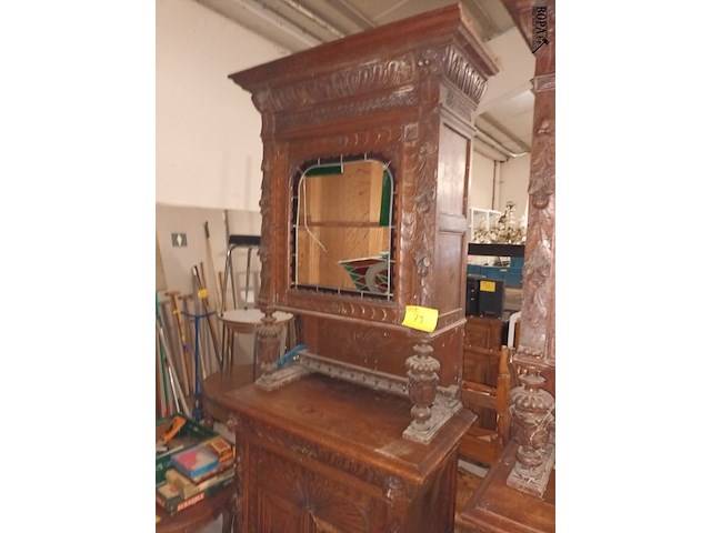 Lot 79 - mechelse buffetkast - afbeelding 1 van  2