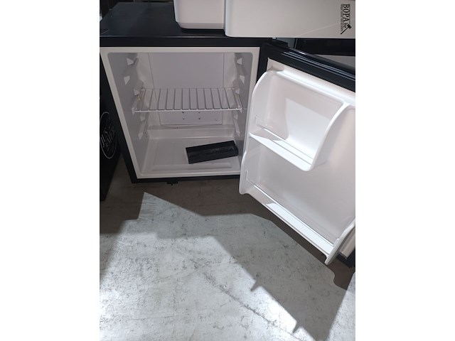 Lot 79 - minibar maxxhome - afbeelding 2 van  3