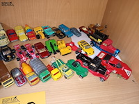 Lot 79 - modelauto’s. 63 stuks - afbeelding 2 van  4