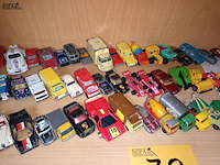 Lot 79 - modelauto’s. 63 stuks - afbeelding 3 van  4