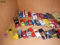 Lot 79 - modelauto’s. 63 stuks - afbeelding 4 van  4