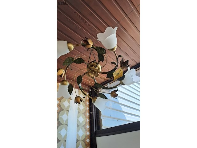 Lot 79 - plafondlamp florentijnse stijl, gouden bloemvormig frame, me - afbeelding 1 van  4