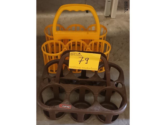 Lot 79 - pvc flessendrager. 2 stuks - afbeelding 1 van  2
