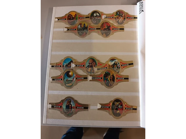 Lot 79 - sigarenbandjes. 1 boek - afbeelding 5 van  6