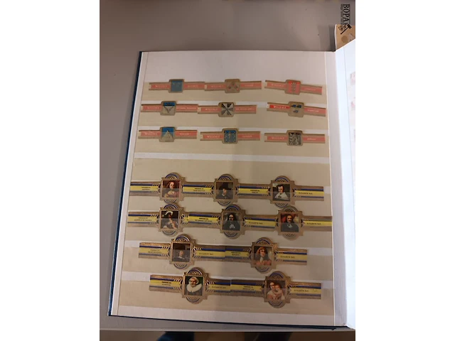 Lot 79 - sigarenbandjes. 1 boek - afbeelding 6 van  6