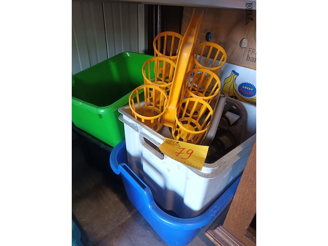 Lot 79 - stapelbakken en flessendragers. 6 stuks - afbeelding 1 van  3