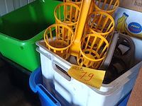 Lot 79 - stapelbakken en flessendragers. 6 stuks - afbeelding 1 van  3