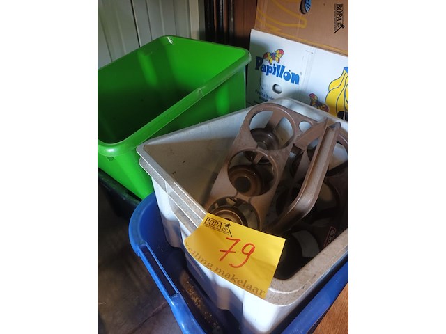 Lot 79 - stapelbakken en flessendragers. 6 stuks - afbeelding 2 van  3
