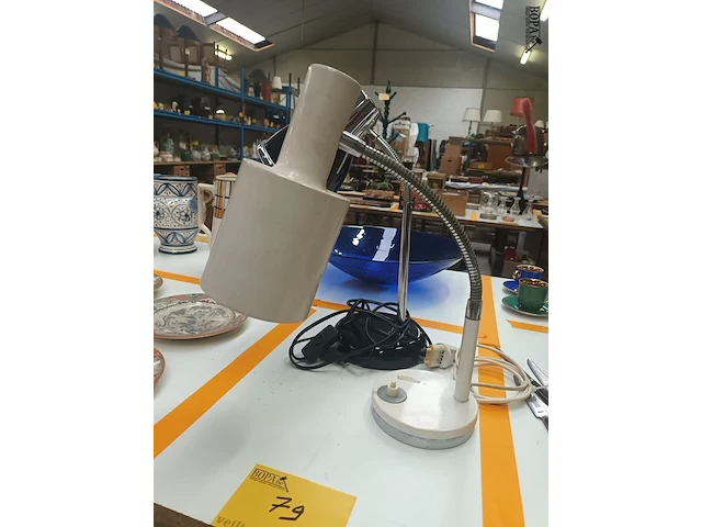 Lot 79 - vintage lampen. 2 stuks - afbeelding 2 van  4