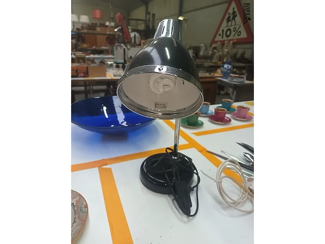 Lot 79 - vintage lampen. 2 stuks - afbeelding 4 van  4