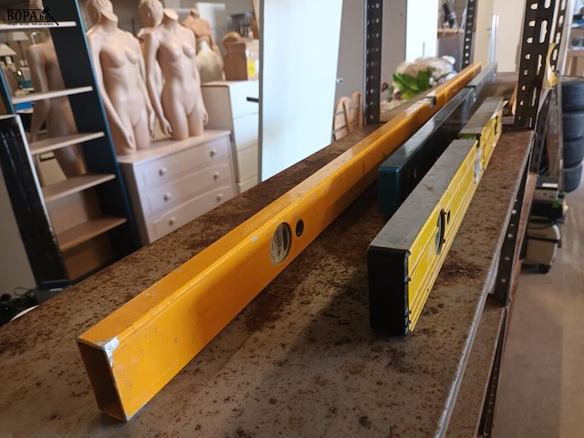 Lot 79 - waterpas. 4 stuks - afbeelding 4 van  4