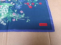 Lot 79 - zijden sjaal erre - afbeelding 2 van  3