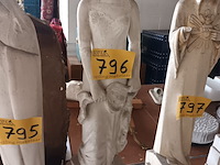 Lot 796 - beeld dame in gips - afbeelding 2 van  4