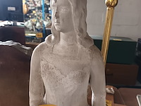 Lot 796 - beeld dame in gips - afbeelding 3 van  4