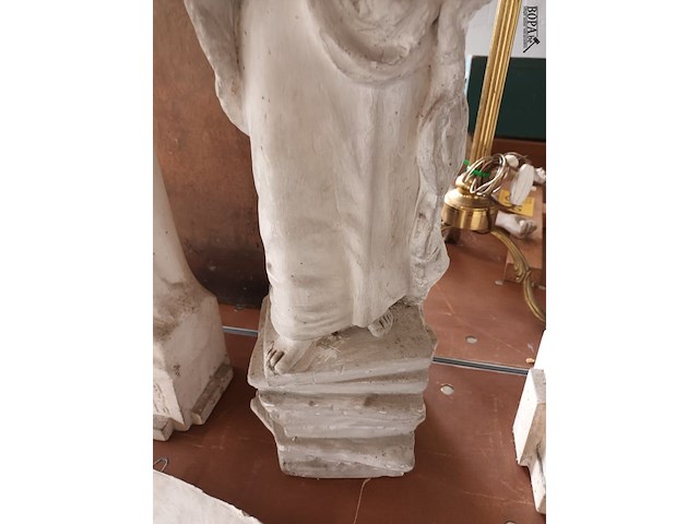 Lot 796 - beeld dame in gips - afbeelding 4 van  4
