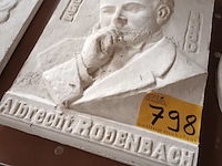 Lot 798 - tablet albrecht rodenbach in gips - afbeelding 3 van  3