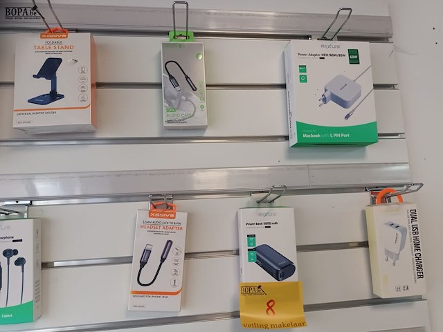 Lot 8 - accessoires voor gsm. 17 stuks - afbeelding 3 van  4