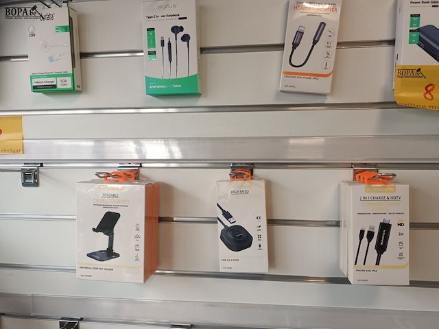 Lot 8 - accessoires voor gsm. 17 stuks - afbeelding 4 van  4